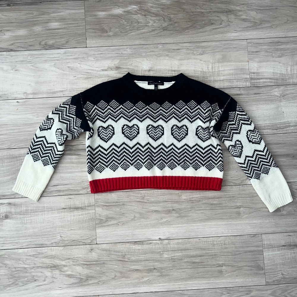 Derek Heart Women Black White Red Heart Chevron Fair Isle Cropped Sweater M